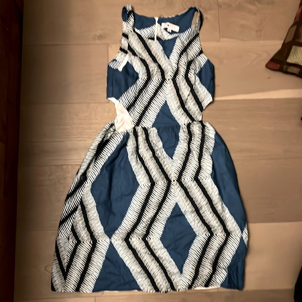 Women’s Corly blue designed waist cut out dress size 2